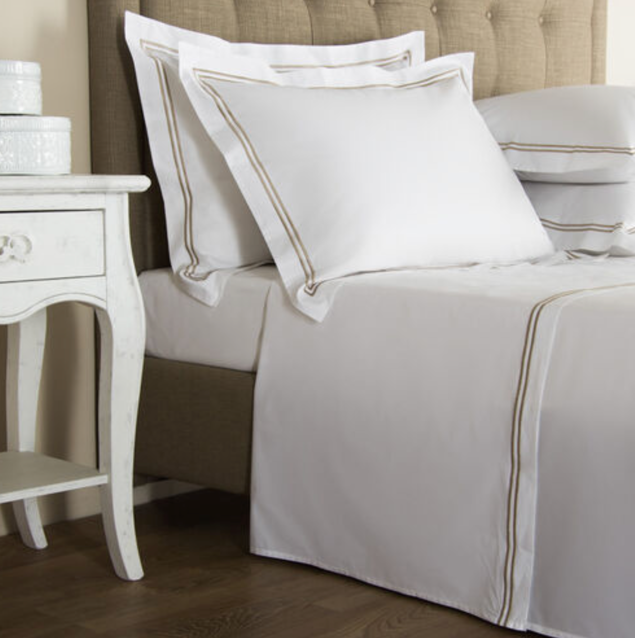 https://www.thesuitemindset.com/cdn/shop/products/HotelClassicCollectionSheetSet-Side-White_Khaki.png?v=1625073817